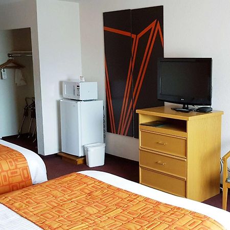 Howard Johnson By Wyndham Fort St. John מראה חיצוני תמונה