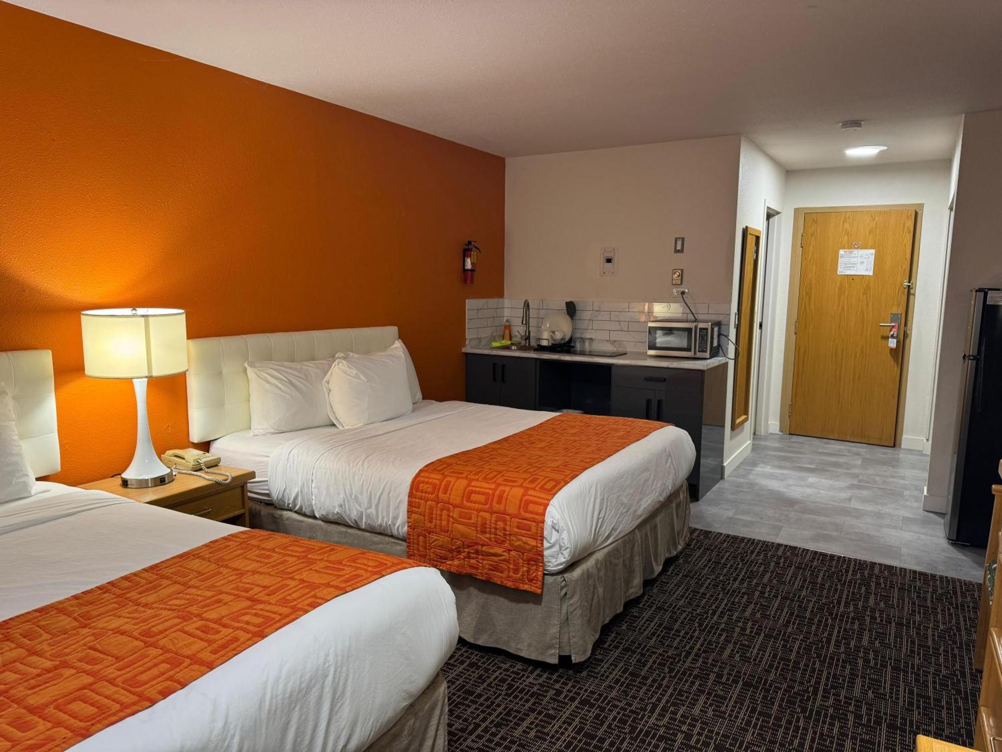 Howard Johnson By Wyndham Fort St. John מראה חיצוני תמונה