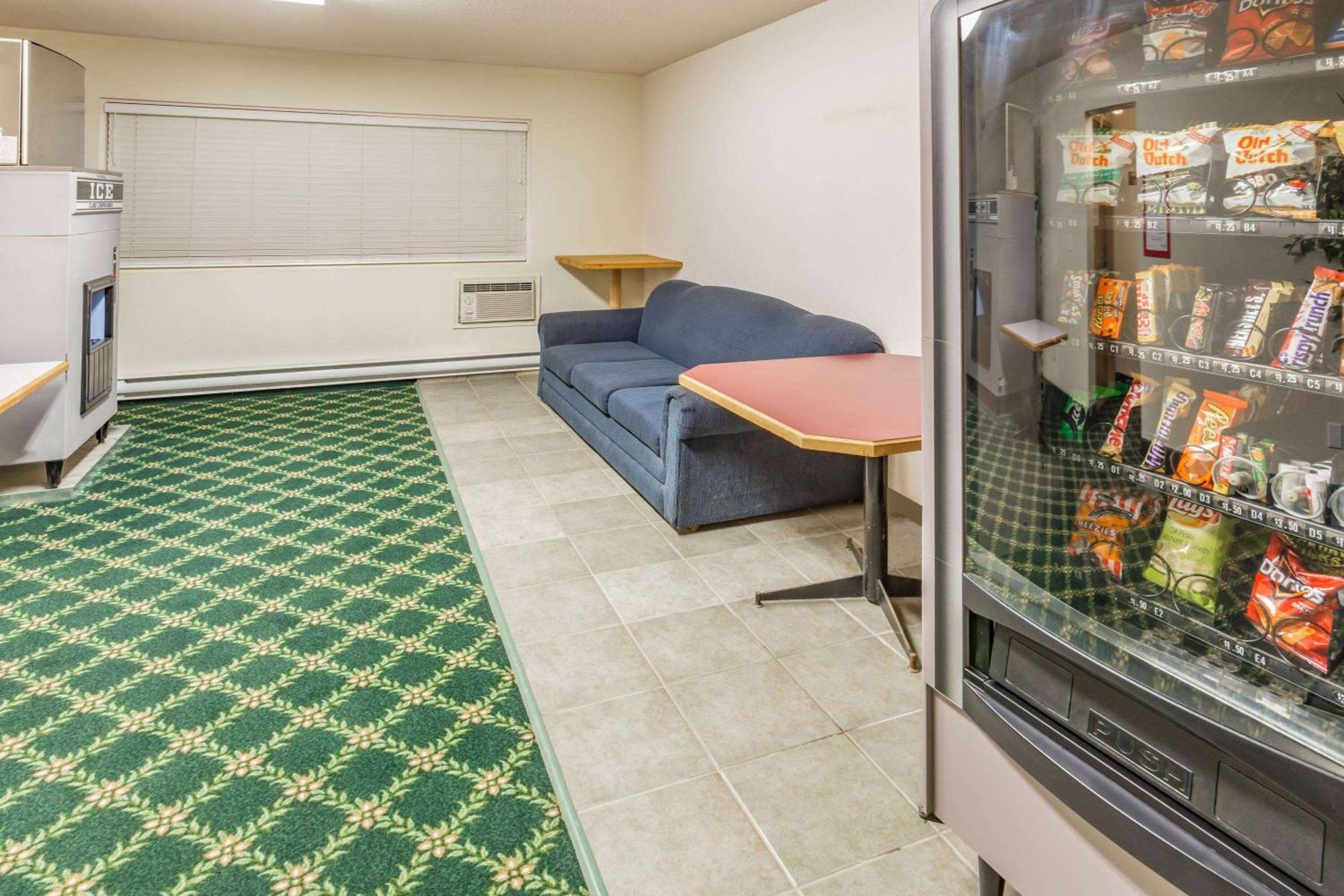 Howard Johnson By Wyndham Fort St. John מראה חיצוני תמונה