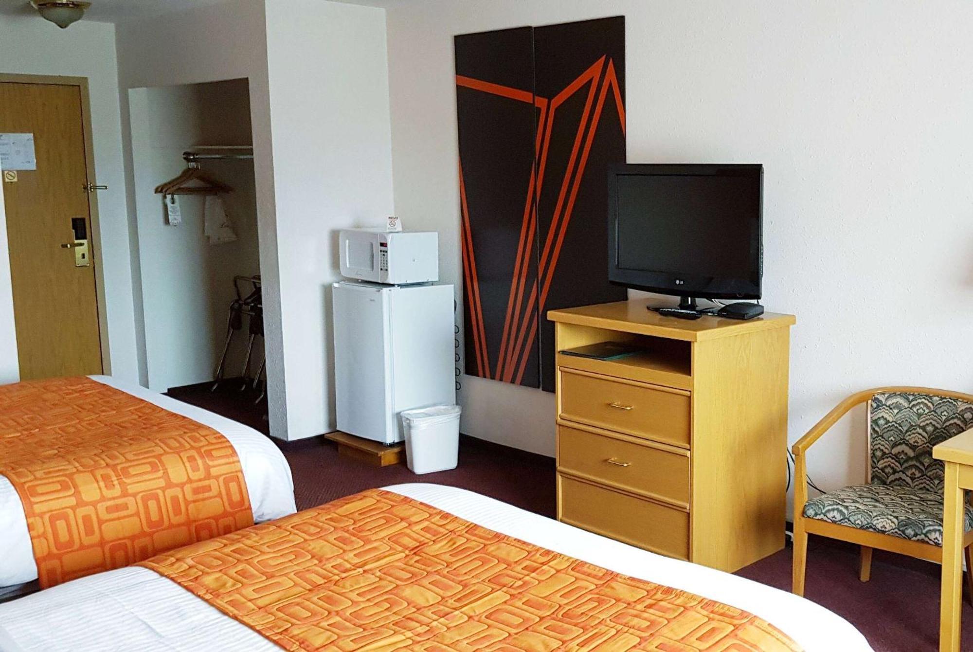 Howard Johnson By Wyndham Fort St. John מראה חיצוני תמונה