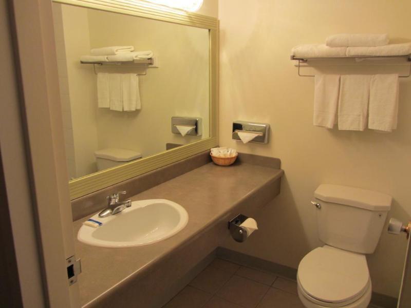 Howard Johnson By Wyndham Fort St. John מראה חיצוני תמונה
