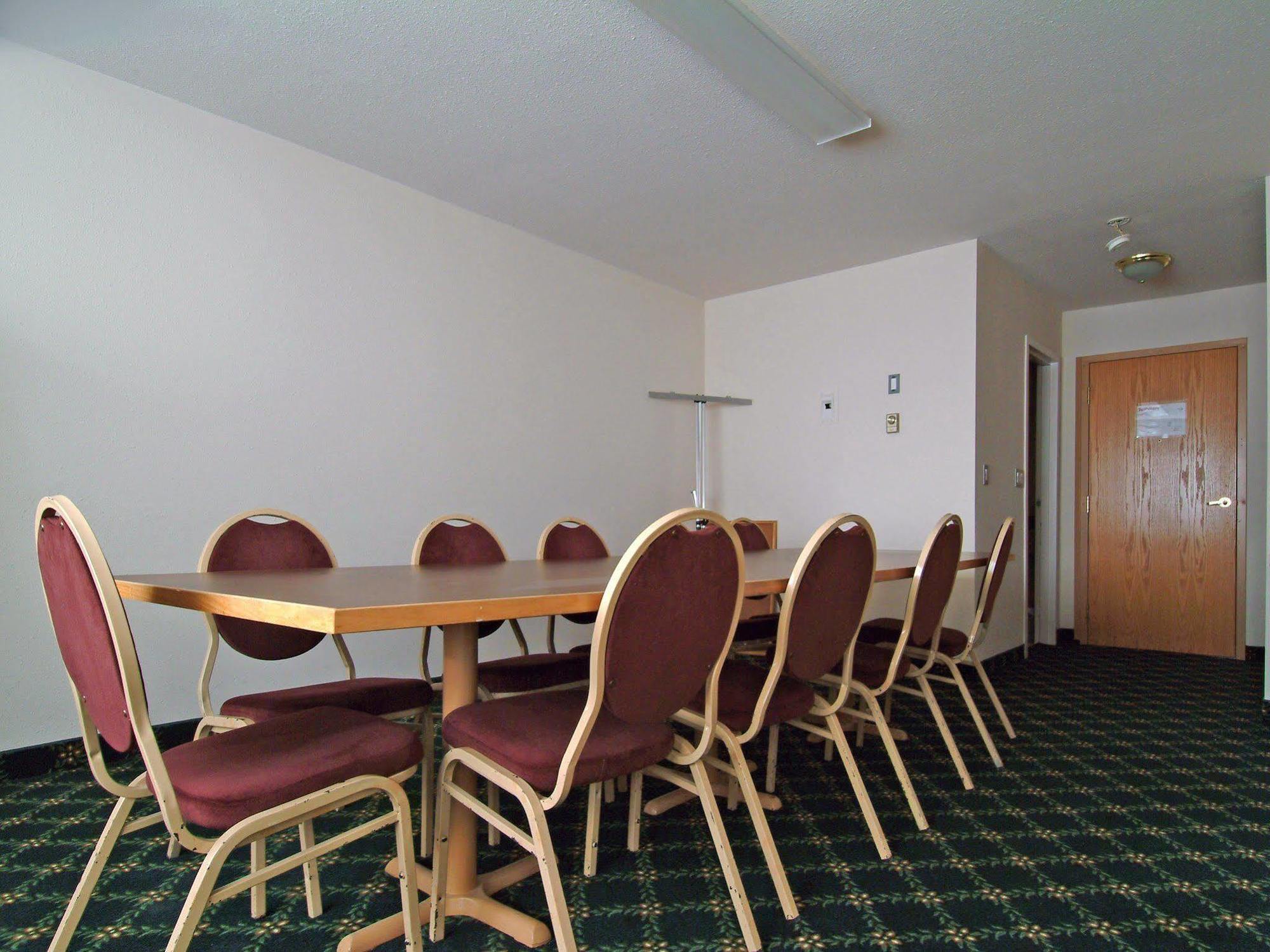 Howard Johnson By Wyndham Fort St. John מראה חיצוני תמונה