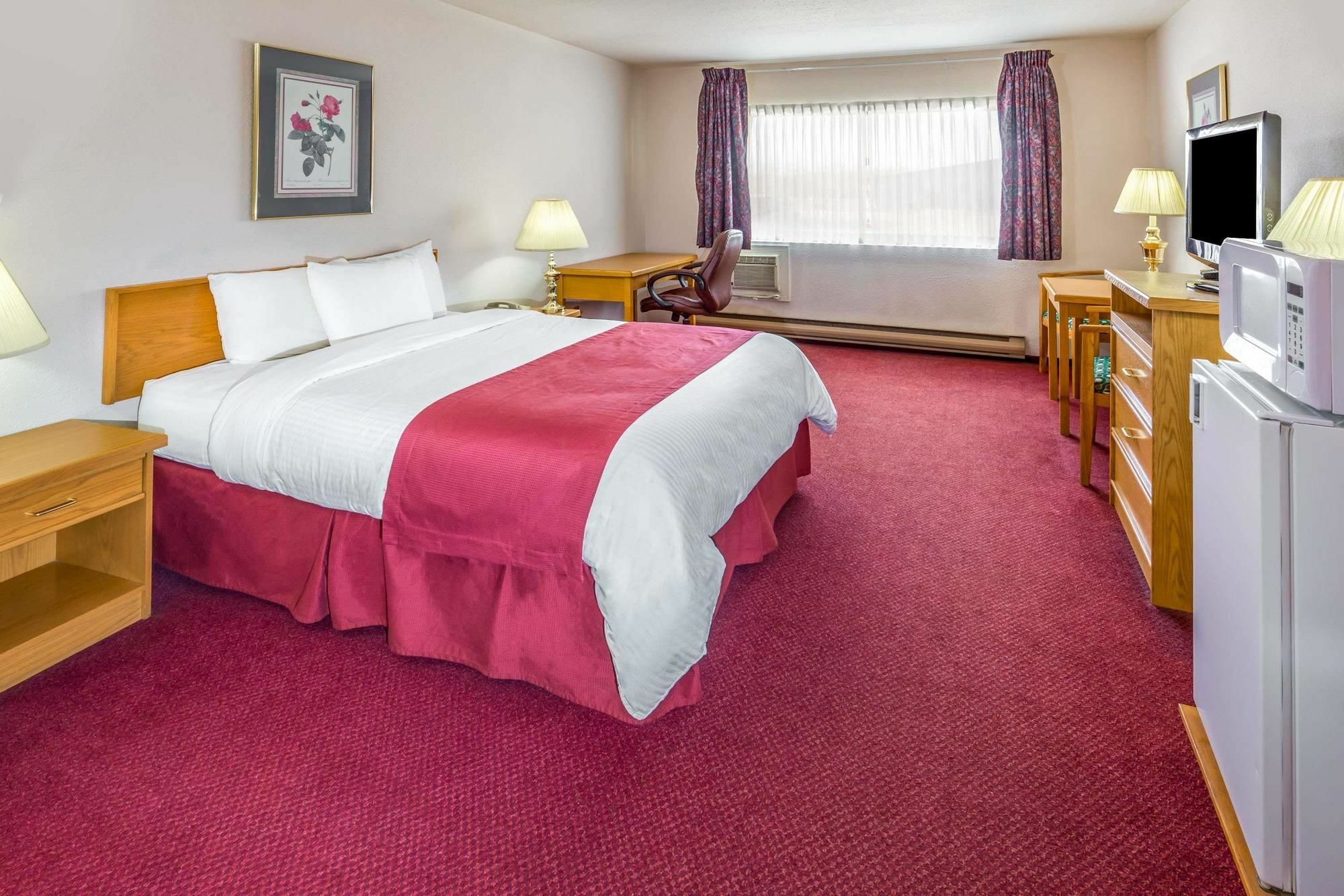 Howard Johnson By Wyndham Fort St. John מראה חיצוני תמונה