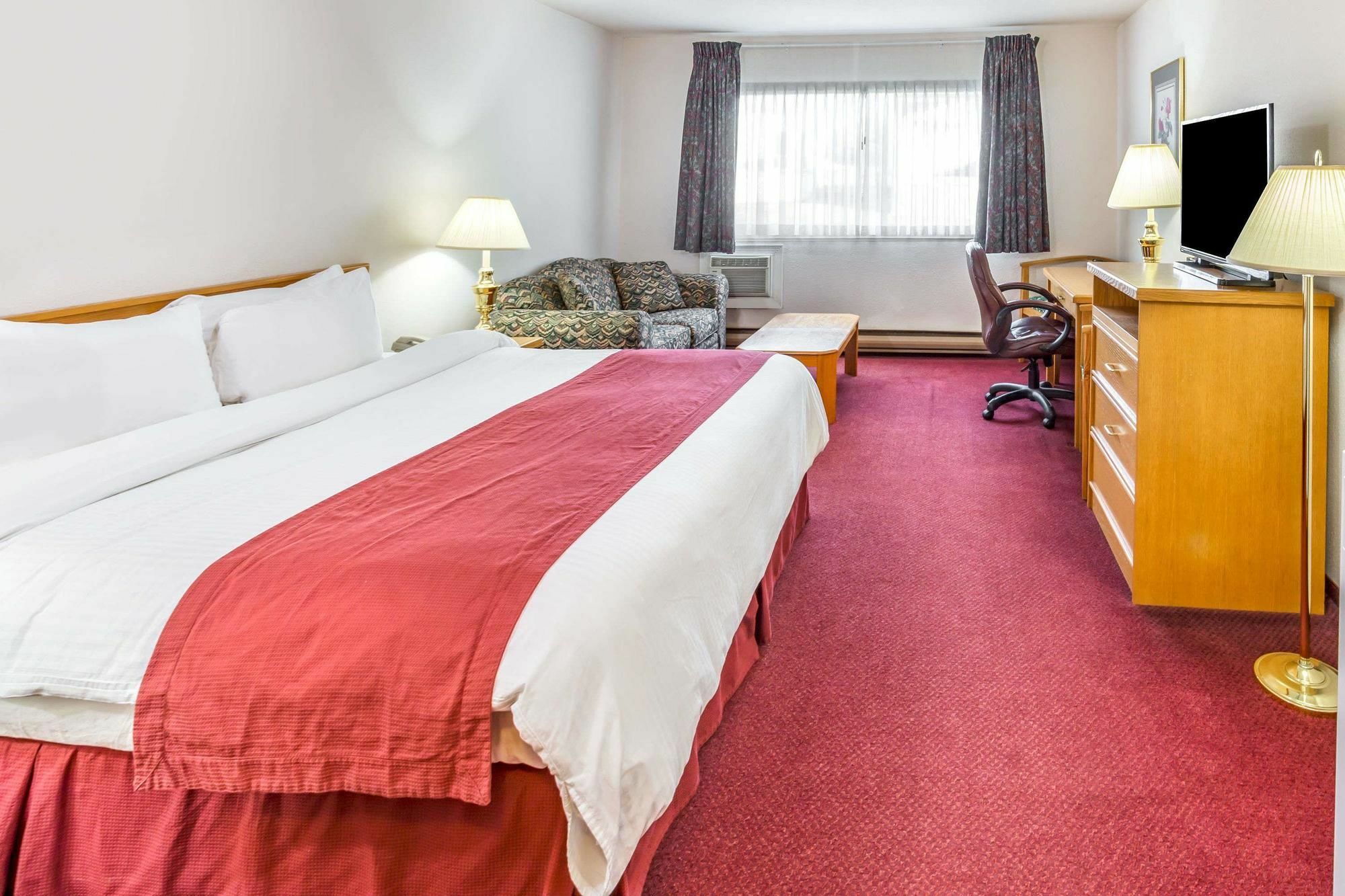 Howard Johnson By Wyndham Fort St. John מראה חיצוני תמונה